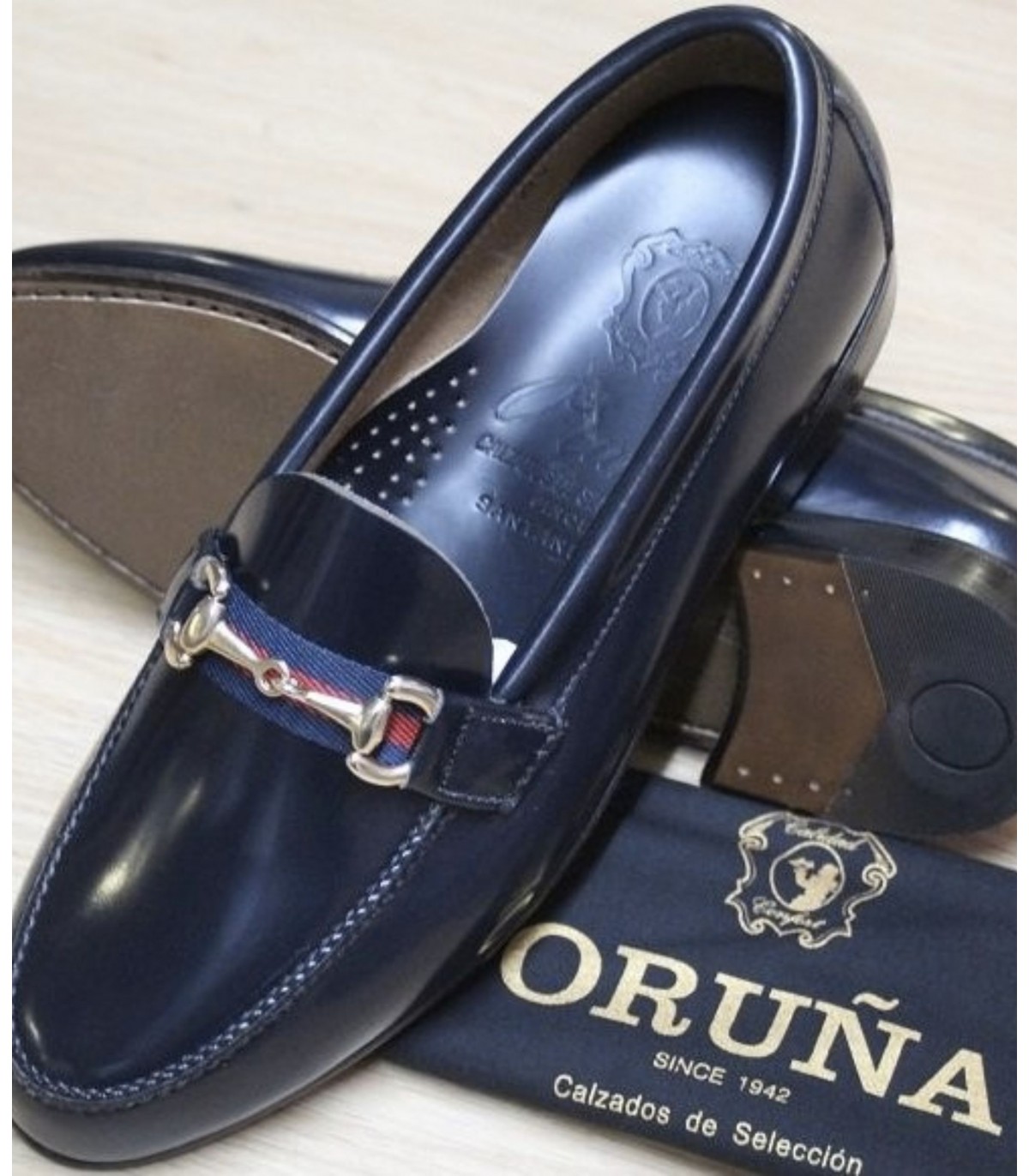 Zapato estilo castellano gucci, color azul marino